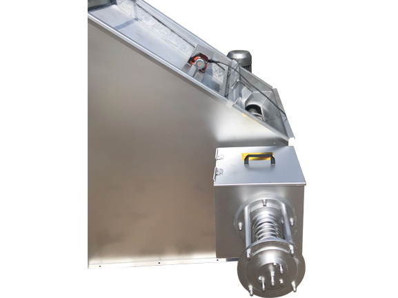 slant screen solid liquid separator